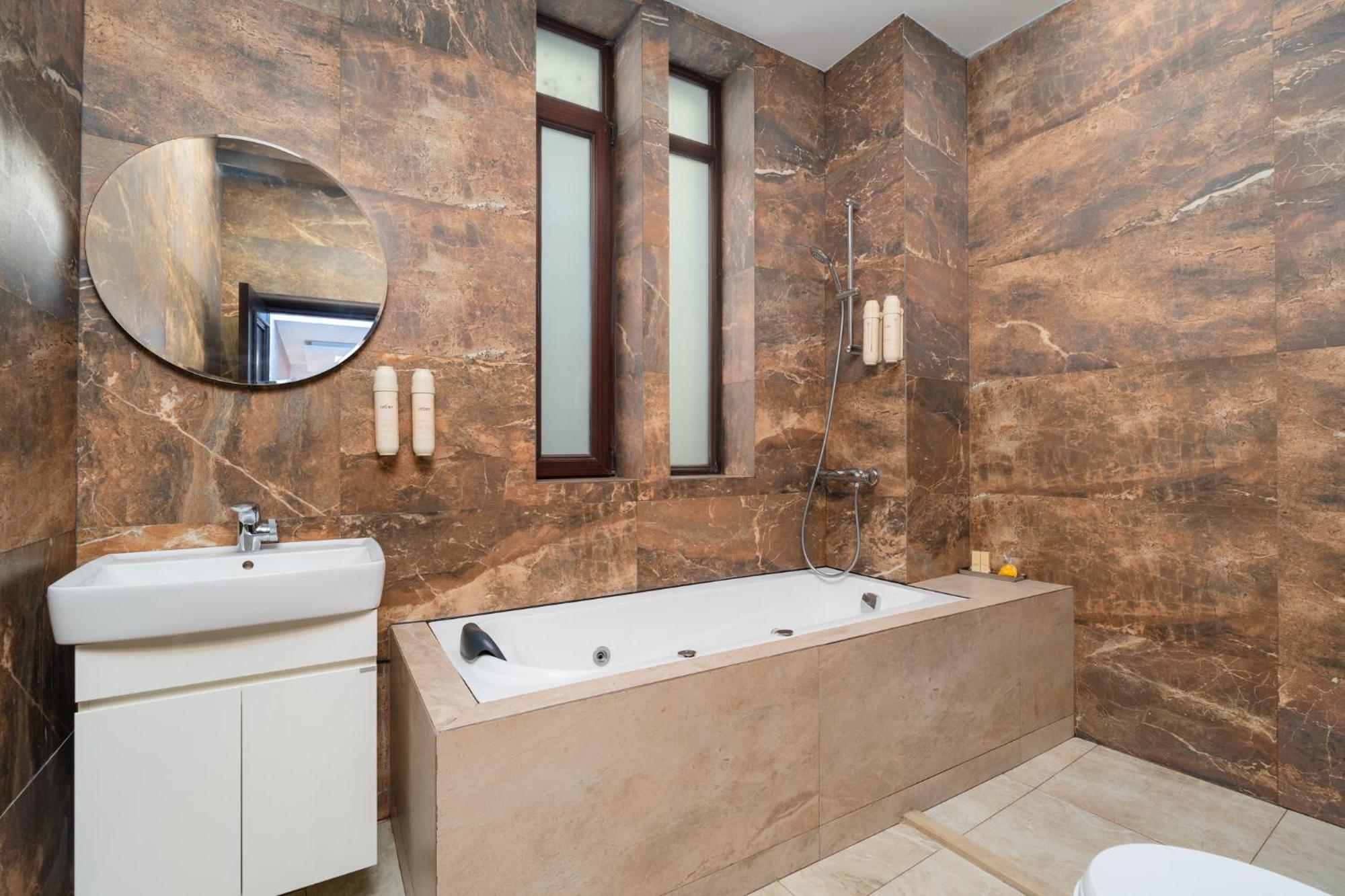 Deluxe Studio - Free Spa Access